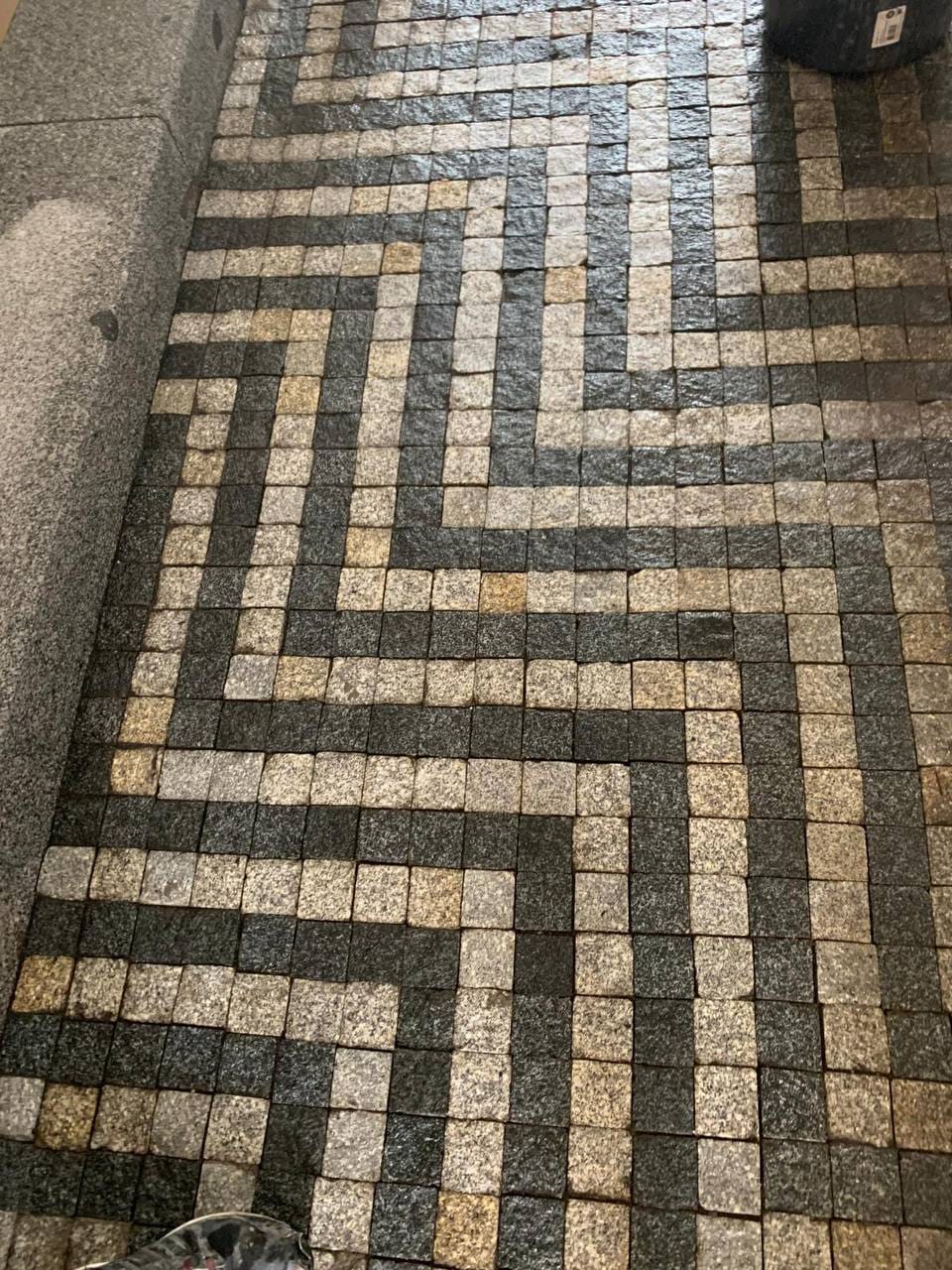 Vyleštěná žulová podlaha po broušení a leštění